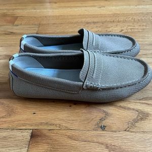 Rothys womens size 7 driver flat in color: latte.
